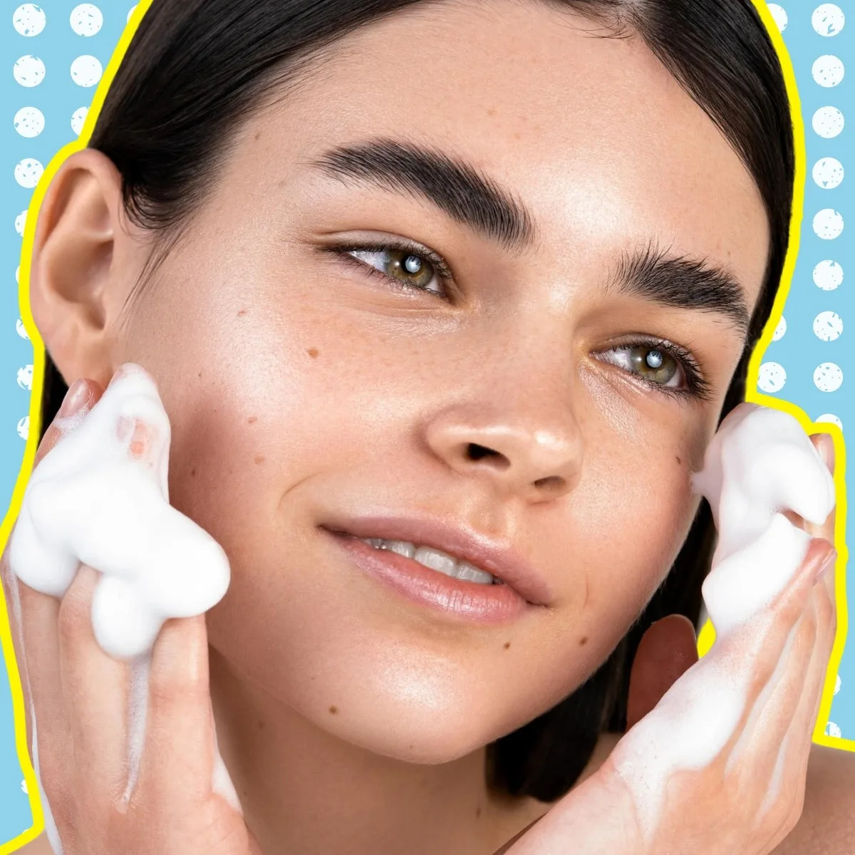 Foaming Facial Cleanser with Fruit-derived Acids, Aloe Vera and Panthenol - Image 5